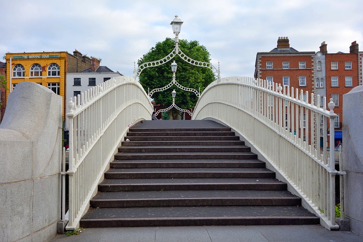 Ha'penny Bridge, Dublin, Ireland