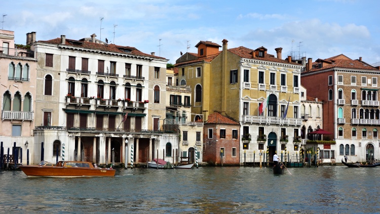 Don't drown in too many accommodation options (Venice, Italy)