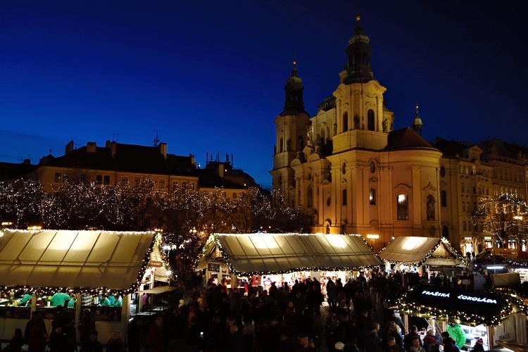 Christmas markets in Prague - Weekend evenings are the busiest